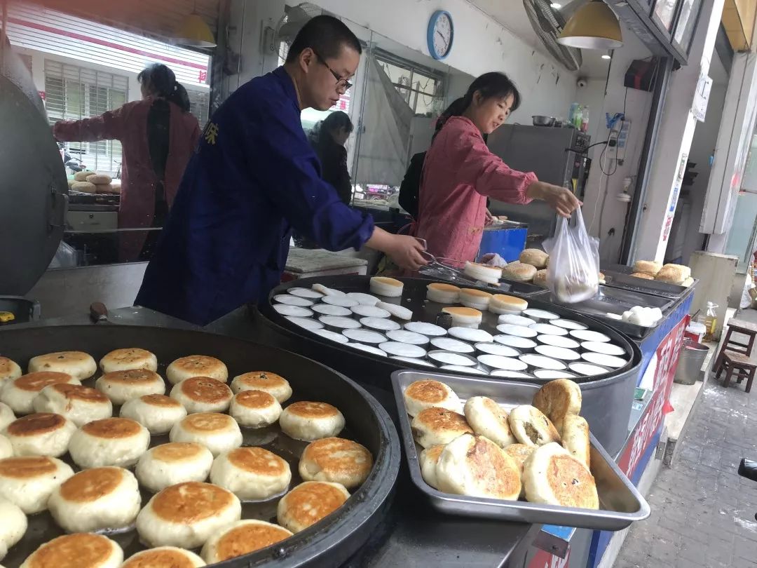 米粑,小笼包,煎包,包粑大多都是做了几十年的老手艺小吃多年后再来尝