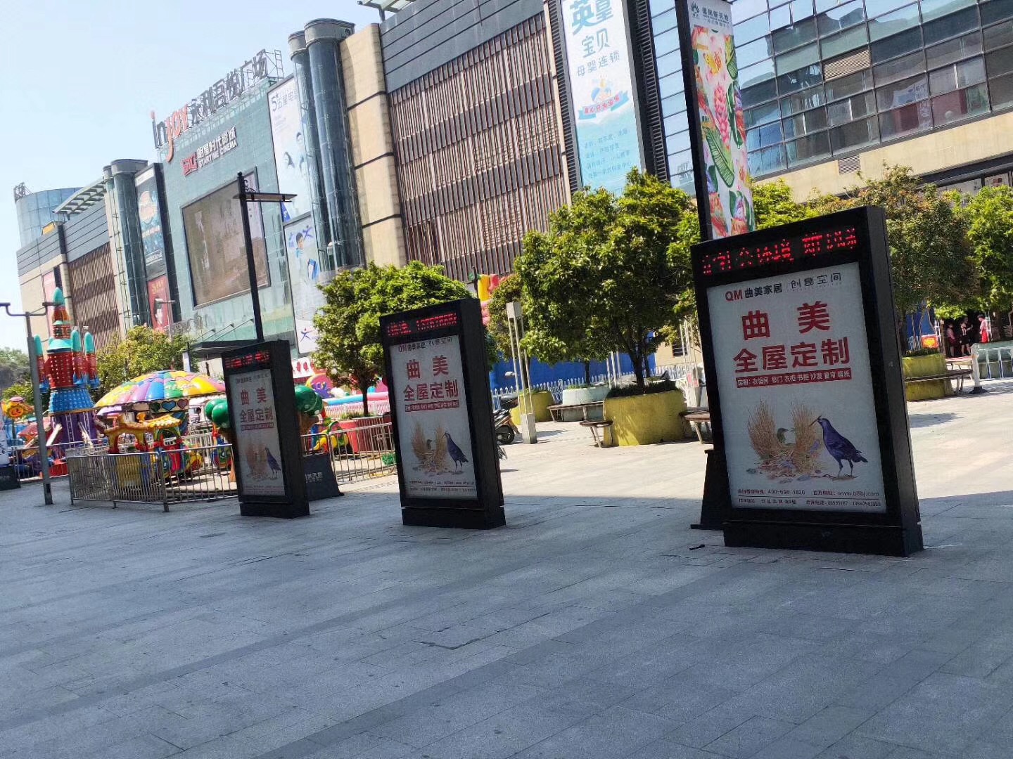 户外广告灯箱实景图