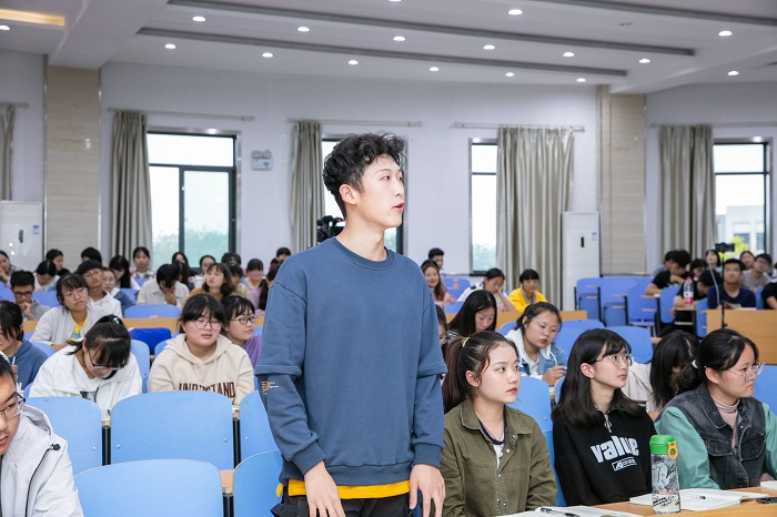 朱应平教授做客政法周末大讲堂畅谈新中国七十年宪法发展经验