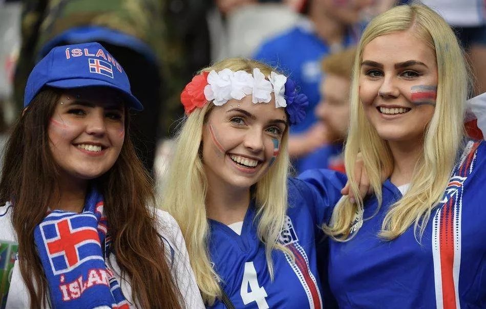 在英国女人的眼里,冰岛女人率真又朴素,知性又严谨,一出生就有了爷们