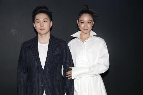 陈彦妃老公罕见亮相被迫营业画风可爱49岁雪姨王琳颜值超能打