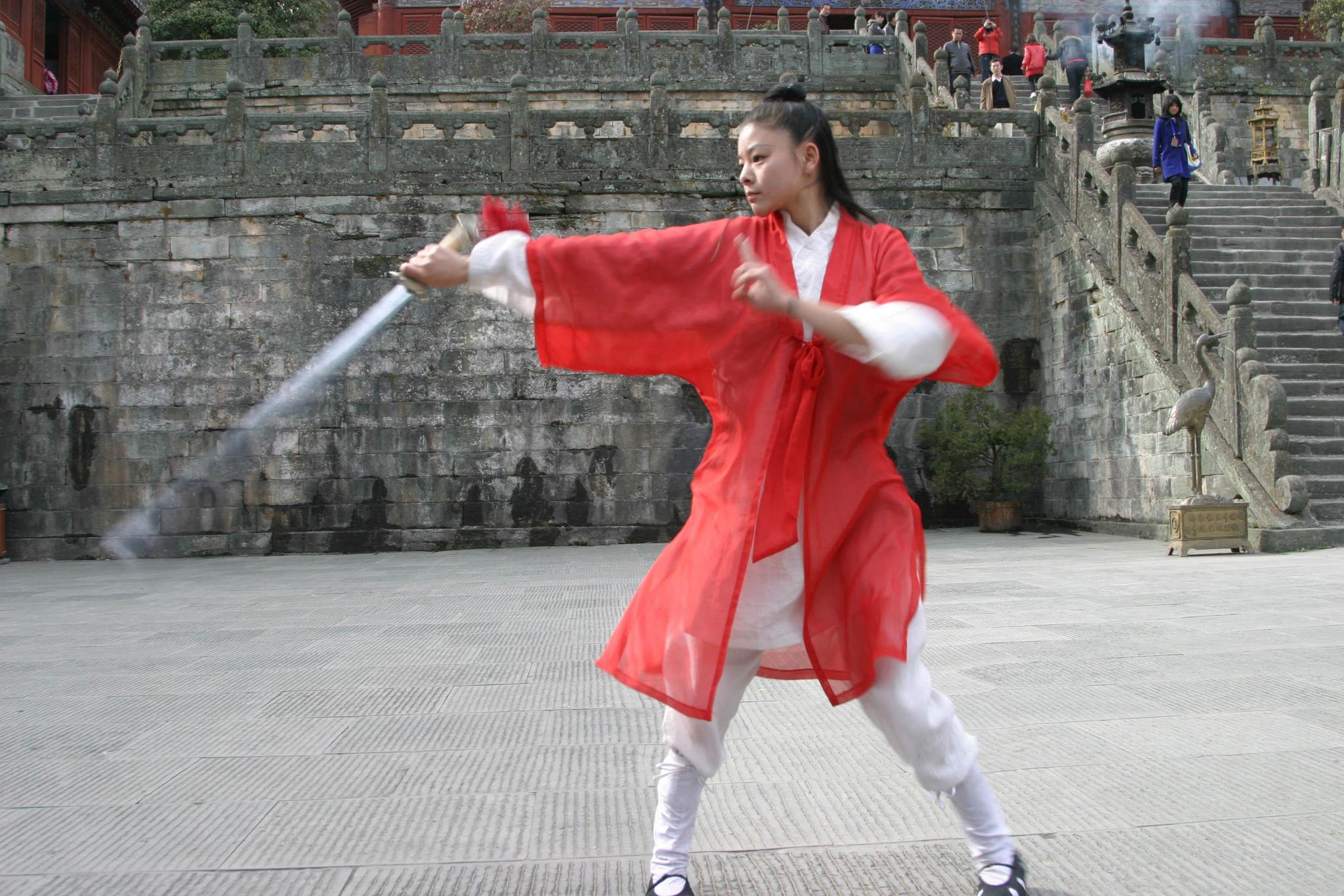 与武当山女道长一起修道的一天会玩微信从没有经历过爱情