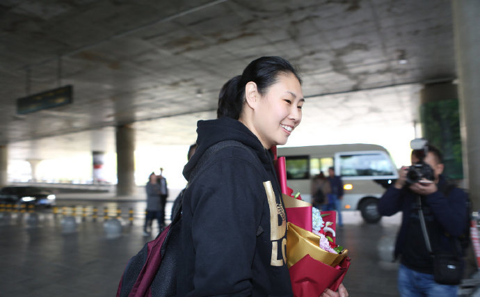 坚持到底,连斩世界大赛最佳,三进三出的她堪称女排最励志_颜妮