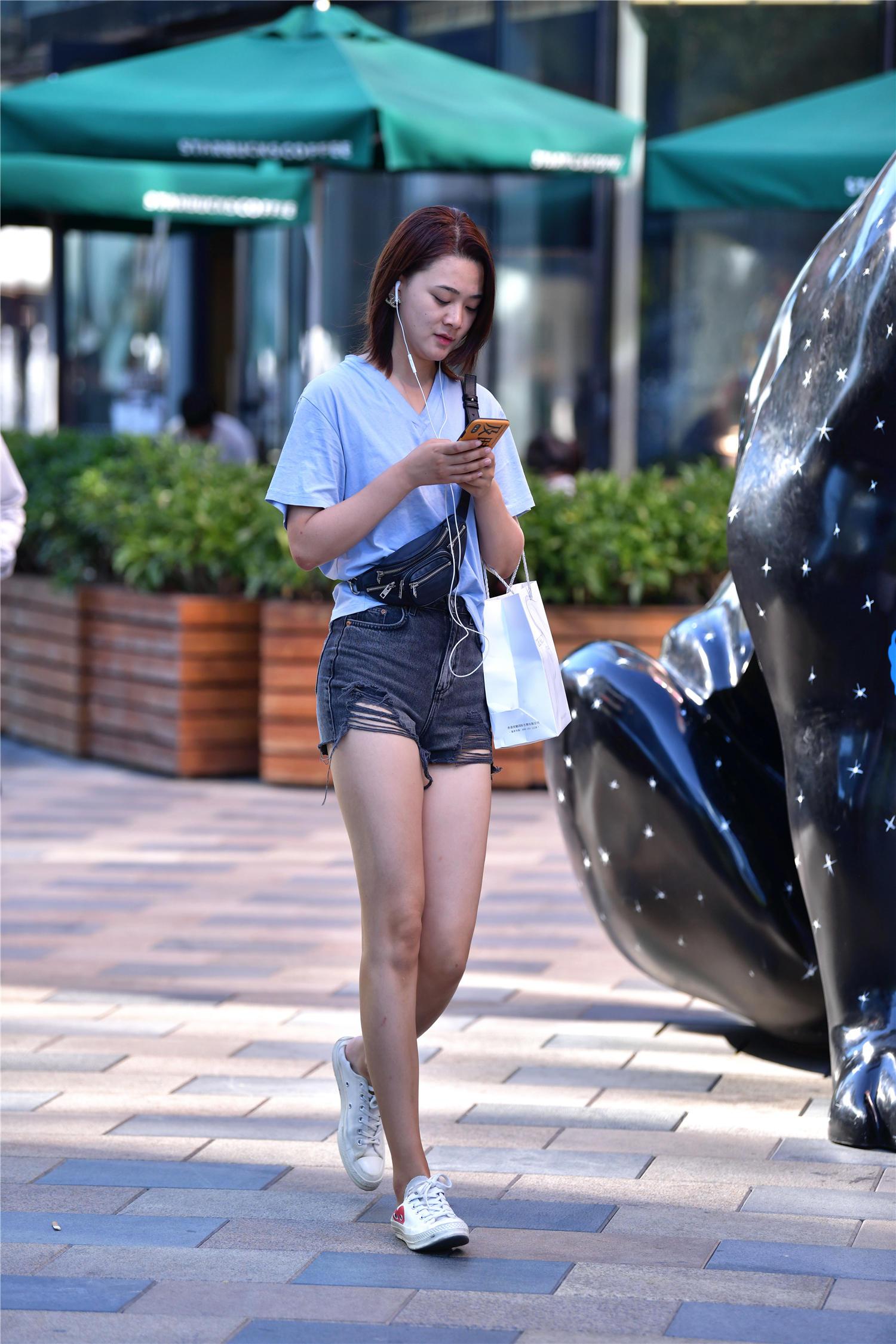 秋天的短裤搭配爱美的姑娘就是这么会展示自己穿出气质美