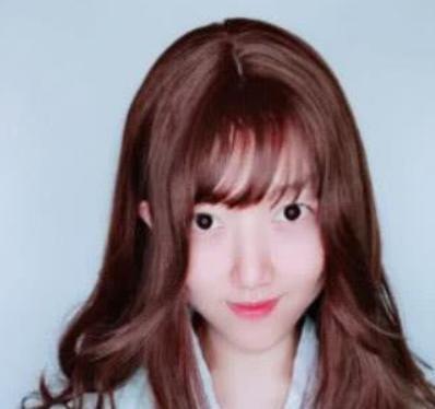 网红男扮女装在房间直播没想到父亲突然进入并说你就是变态