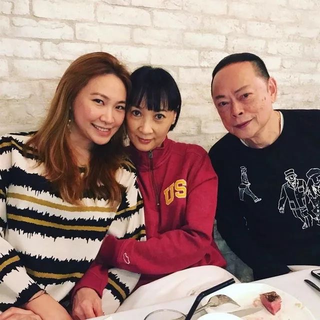 71岁「金牌绿叶」离婚仍同居,买餸煮饭样样齐!_陈宝仪