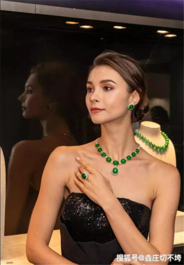 原创两套翡翠珠链6254万成交2019香港保利秋拍翡翠再拔头筹