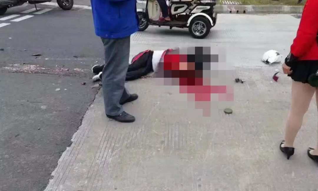 这个盲区完全看不到今天海宁这起车祸教训惨痛