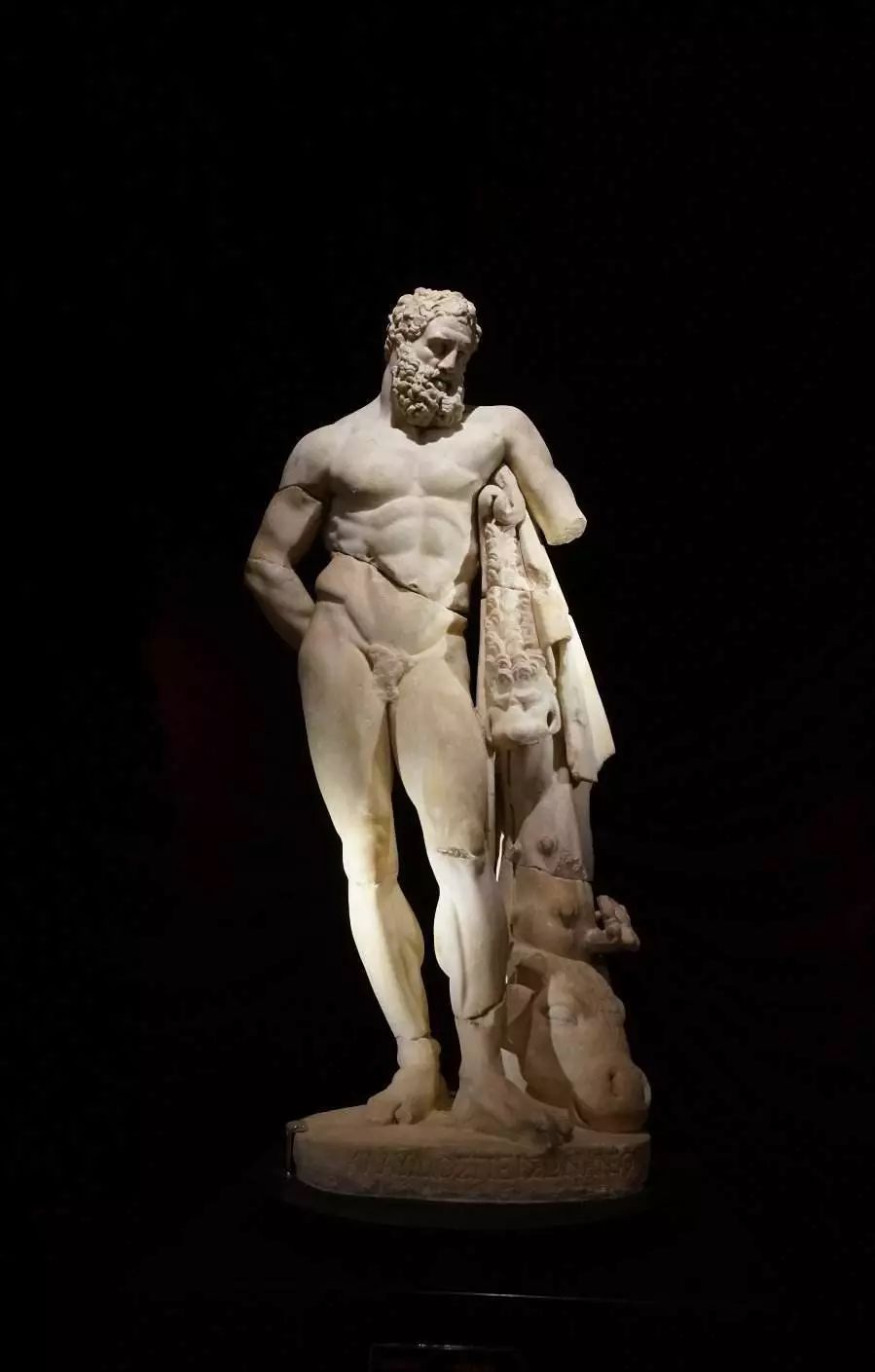 为什么古希腊人都不爱穿衣服方便做运动啊