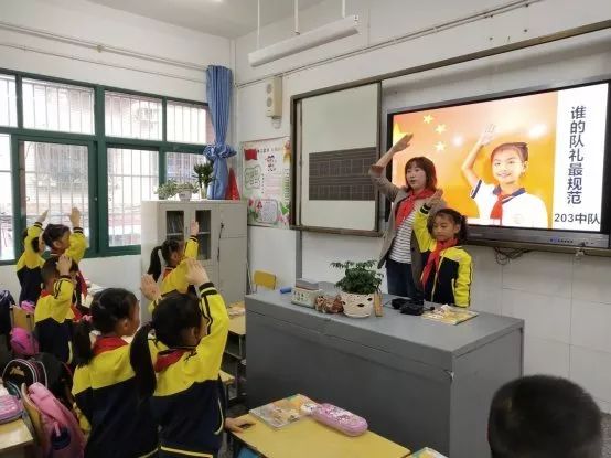 73 75左右滑動查看更多圖片10月12日,宜昌市夷陵區小溪塔二小的