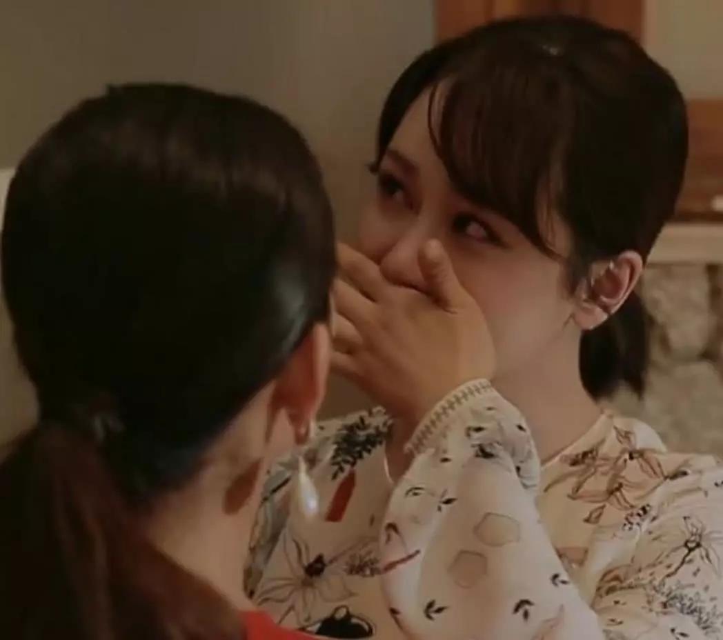 中餐厅收官杨紫偷偷流泪结果妆被哭花看到素颜那一刻我没看错吧