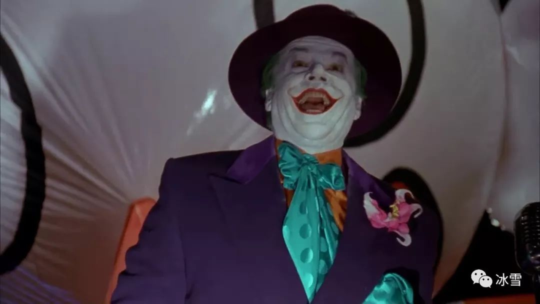 地浑然一体的杰克·尼科尔森(下文用"小丑jack"指代尼科尔森版小丑)