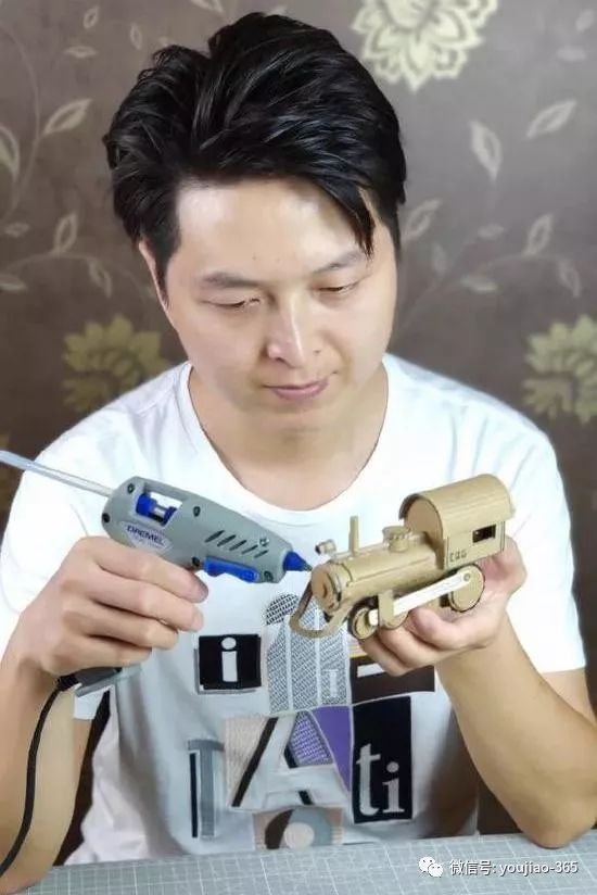 新闻回顾最暖爸爸张帅我为女儿做玩具