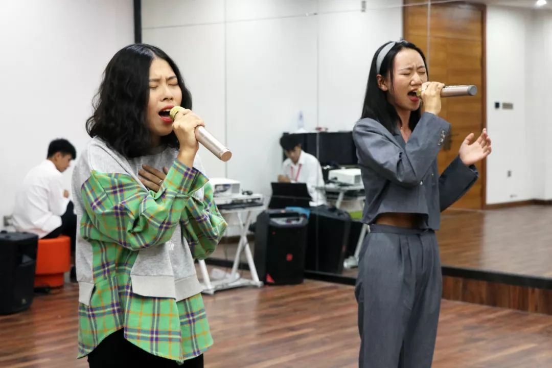 第二届大学生歌唱舞蹈器乐大赛人气王等你来选