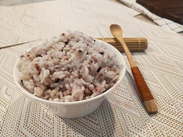 月子餐之补气主食薏仁饭