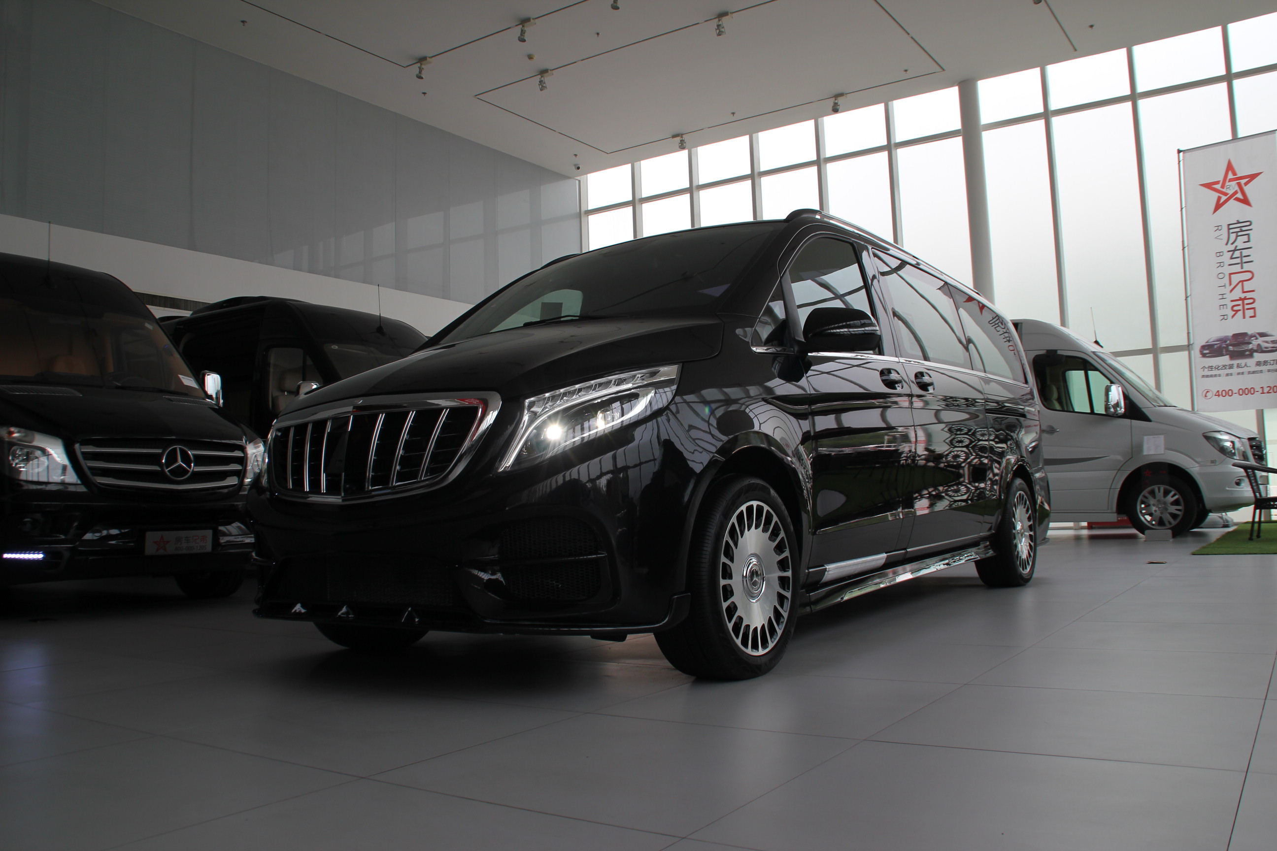 稳重的奔驰迈巴赫vs680带给您舒适的旅程