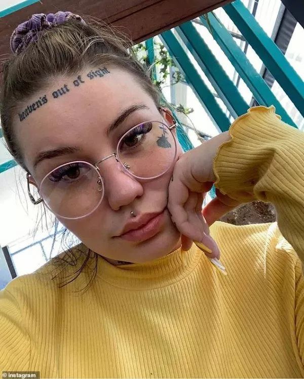 警方介入调查后却发现,她出现在一家妓院里!_hartley