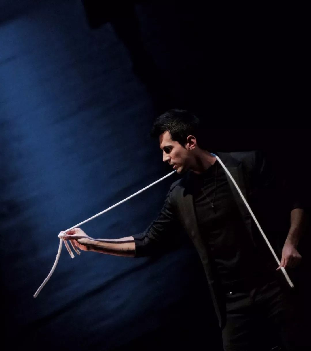 赏析| 恐怖魔术,吓得我晚上都不敢看魔术!_表演