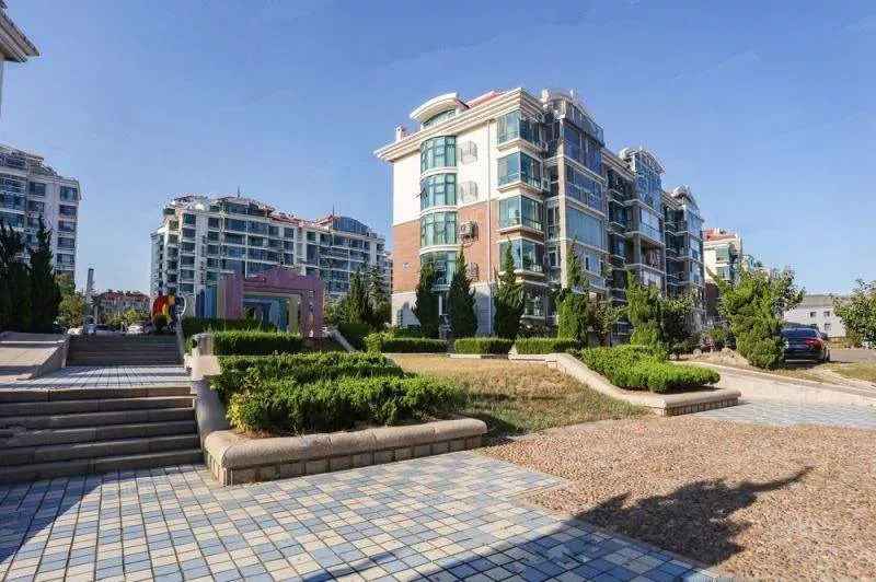 青岛市东部中央生活区核心地段,市南区东海中路29号颐灏海怡名都小区