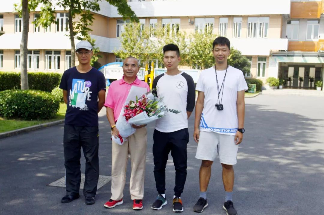 夕阳无限好 人生再逢春 ——曹行小学王惠生同志退休欢送会