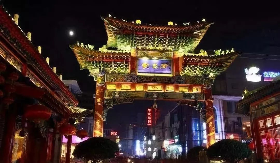 2003年,柳巷大规模改建工程开始,改造后,柳巷,开化寺商业区成为整体.