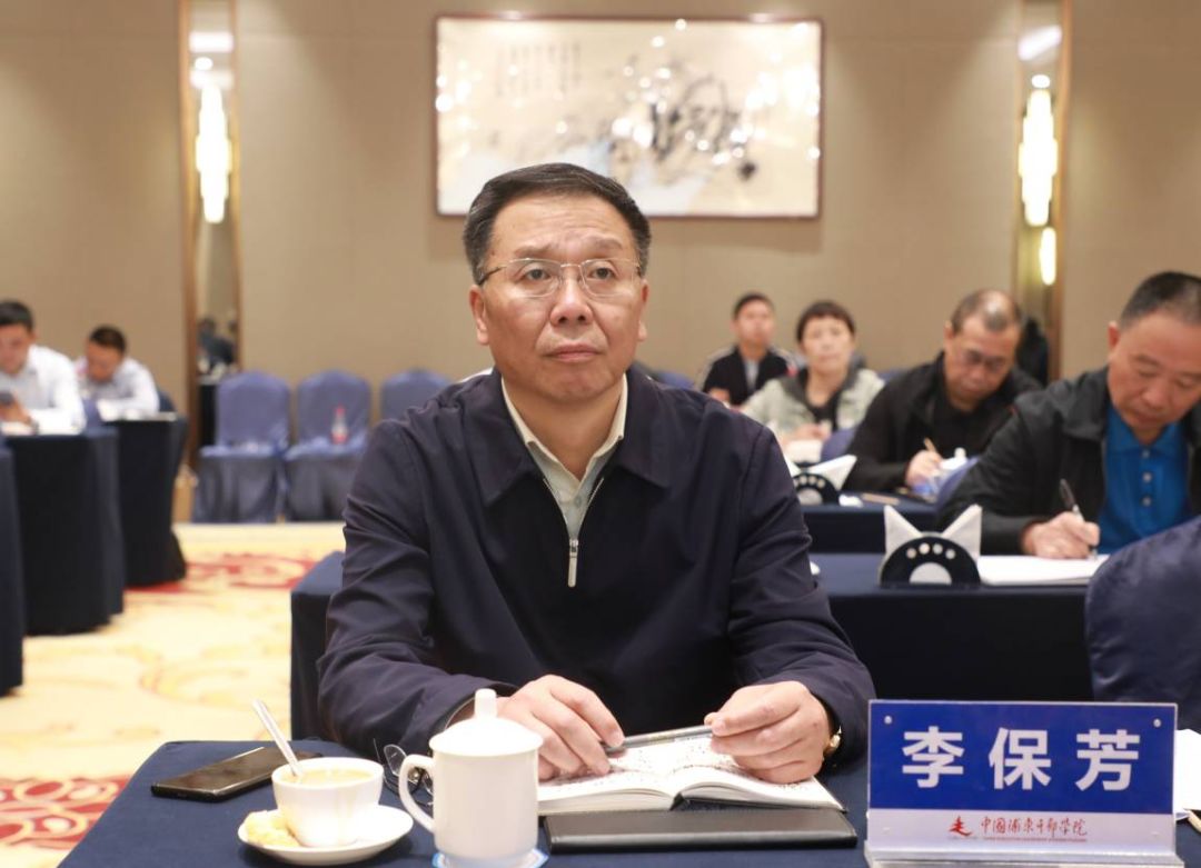 至13日,集团公司高层管理人员封闭式培训班在茅台国际大酒店再次开班