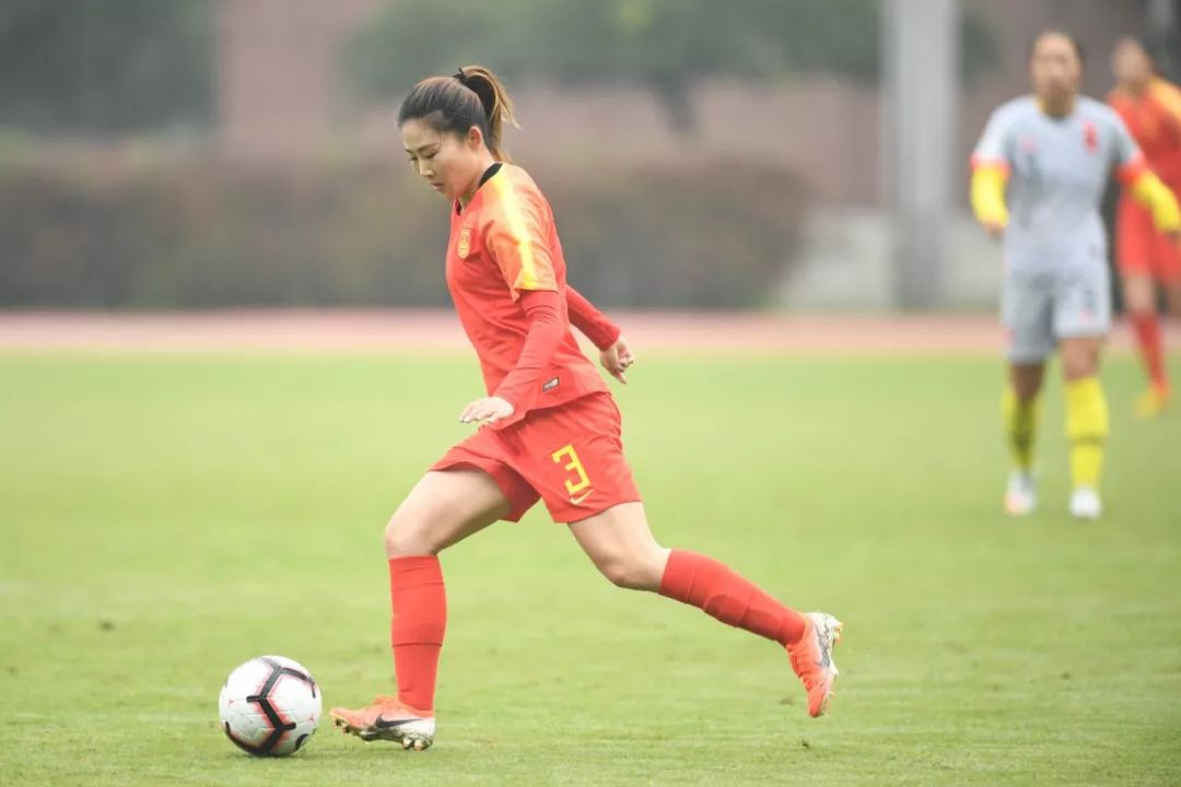 中国之队|中国女足队内教学赛 苏宁女足6人亮相唐佳丽破门