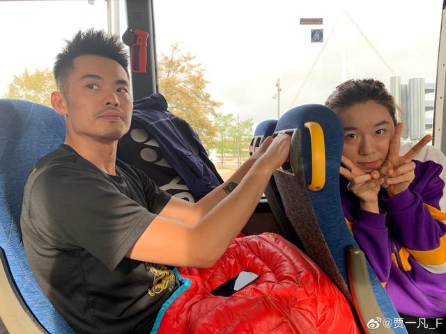 国羽22岁世界冠军偷偷与林丹合照,模仿偶像一习惯笑哭网友_贾一凡