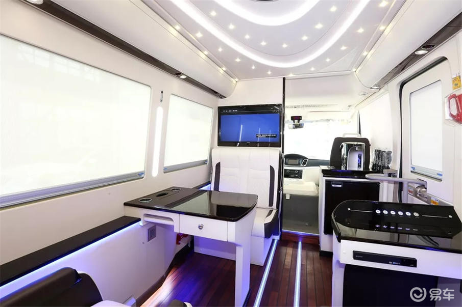 豪华房车俱乐部宇通t7人民大会堂版完美替代考斯特