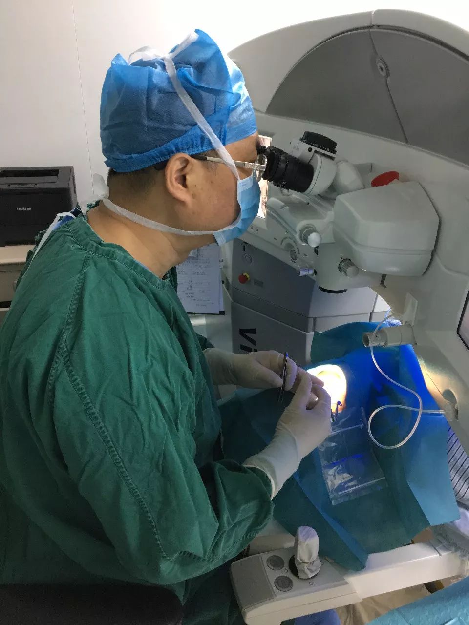 泉州一25岁女孩未婚高颜值月薪上万600度近视家人很着急