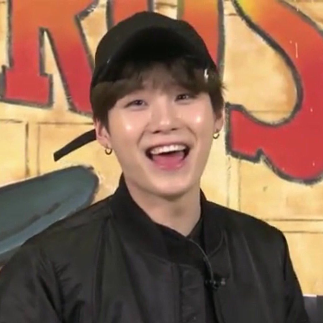 闵玧其真的很开心!