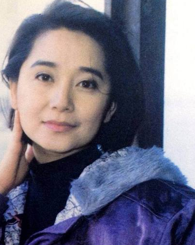 欧阳娜娜的妈妈,年轻时名气不输俞小凡,婚后怀孕7次流产4次_傅娟