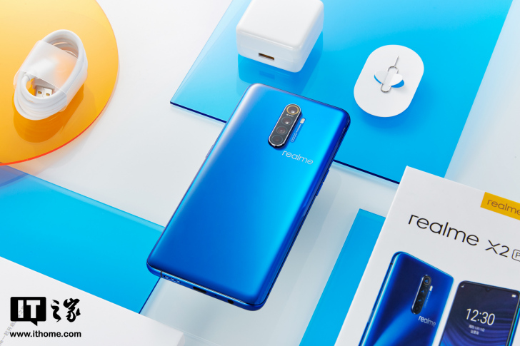 it之家开箱realmex2pro图赏深邃海蓝个性logo