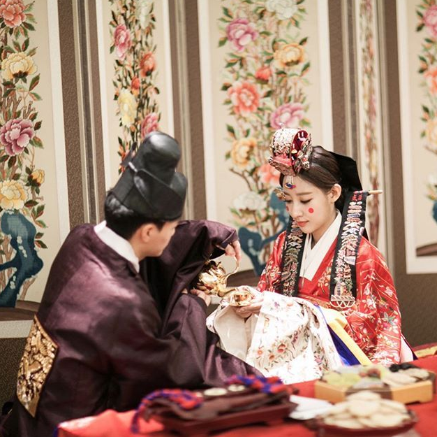 朴宥拉结婚一周年,姐姐什么时候生孩子?让朴灿烈快点当舅舅吧!