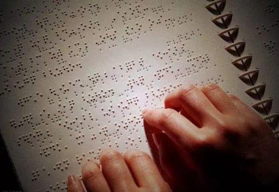 给盲人的世界上色