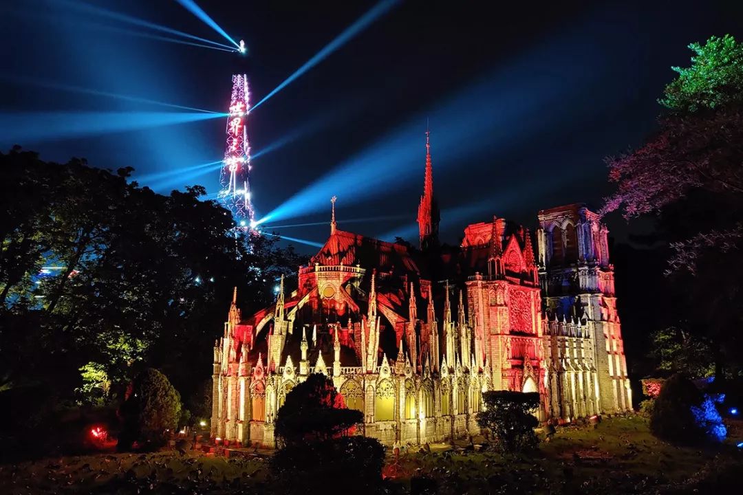 在"过气网红"景点中拍摄的一加7t"超广角夜景"样张