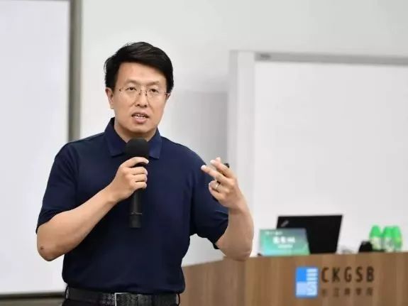 来听听商汤战略研究院院长,阿里云研究院创始院长田丰的看法.