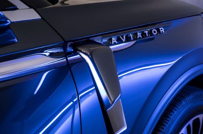 30向调节全体尊享座椅带给您舒适奢华般的感受搭载的revel03ultima