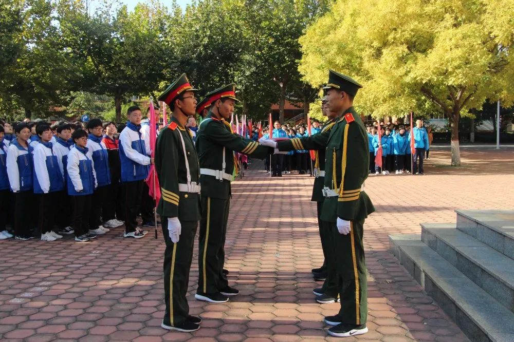 升朝阳之旗燃爱国之心乐亭一中升旗手换届交接主题升旗仪式