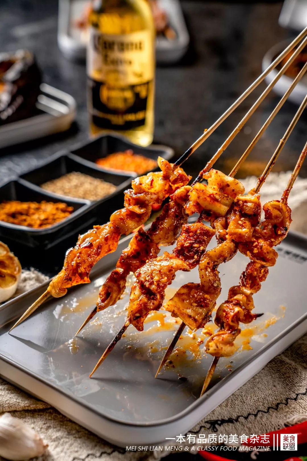 肥牛筋皮-高温烤制,让红柳木里的汁水渗透到羊肉里,浓郁的香气,焦脆