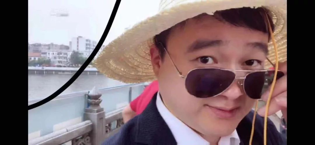 象棋大师街边摆摊"血虐老头"?_孙浩宇