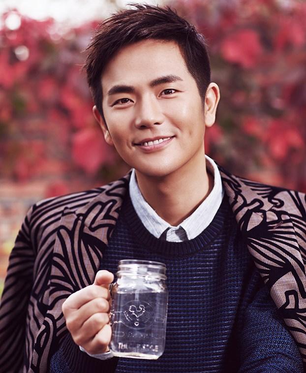 民 族 汉 血 型 ab型 身 高 180cm 体 重 65kg 出生地 吉林省辽源市