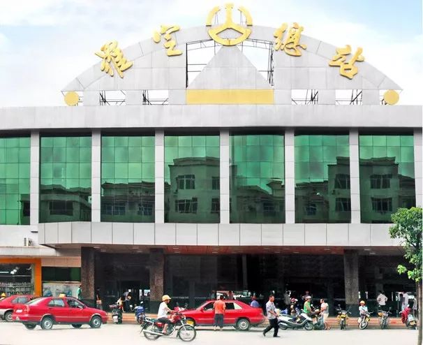 网友觉得新车站不方便坐车罗定街坊却这样说