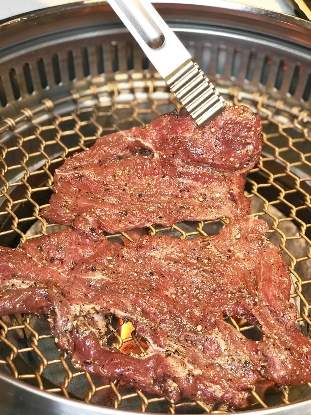 大片羊排/大片梅肉 2 ★黑椒大片牛排★ 烤好后的大片牛肉剪切成小块