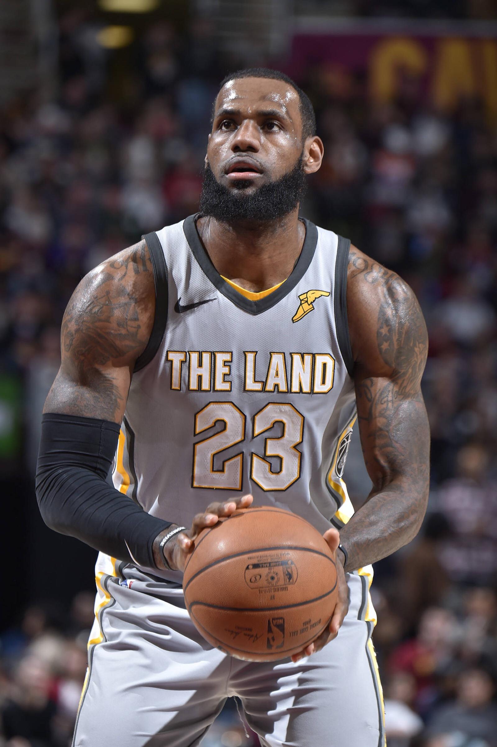 美媒评历史各位置最强状元得分后卫艾弗森小前锋詹姆斯中锋太难选