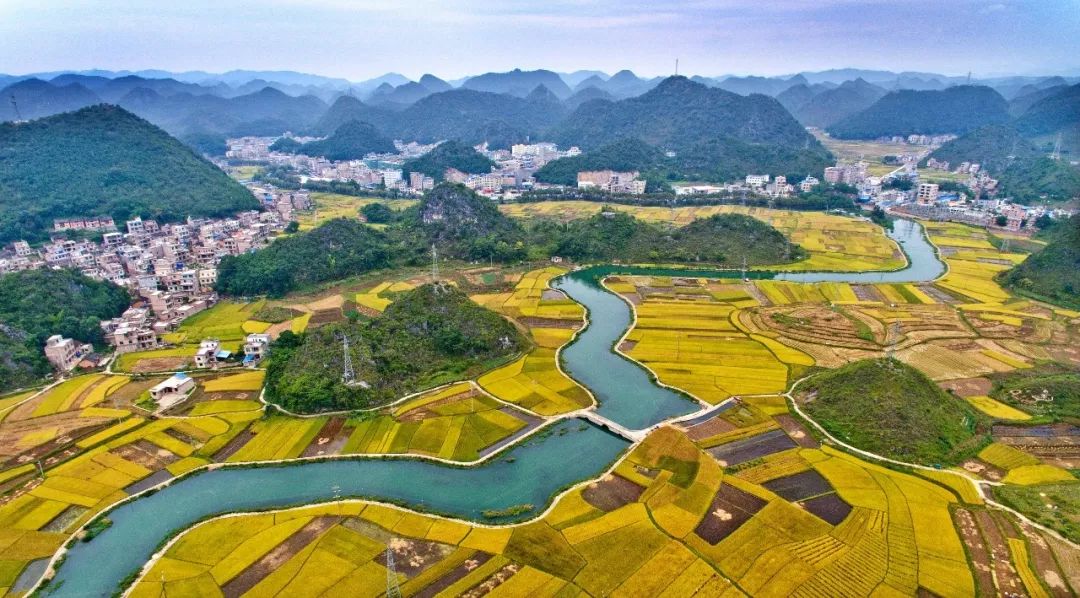 广南八宝景区盆地内溶洞较多,主要有三腊溶洞,汤纳溶洞.