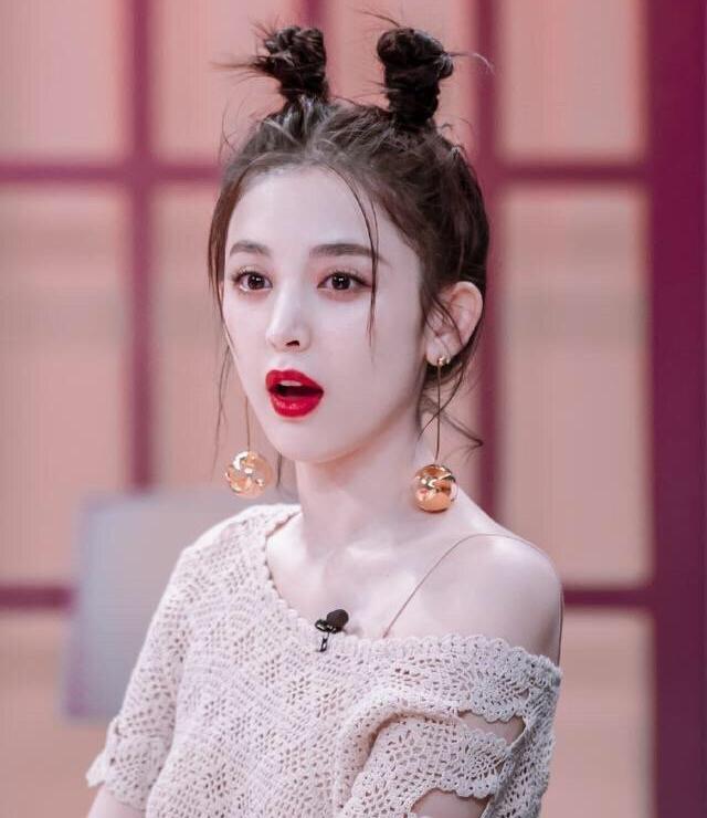 原创古力娜扎女神画风突变绑最火哪吒头参加节目嘟嘴卖萌太可爱了