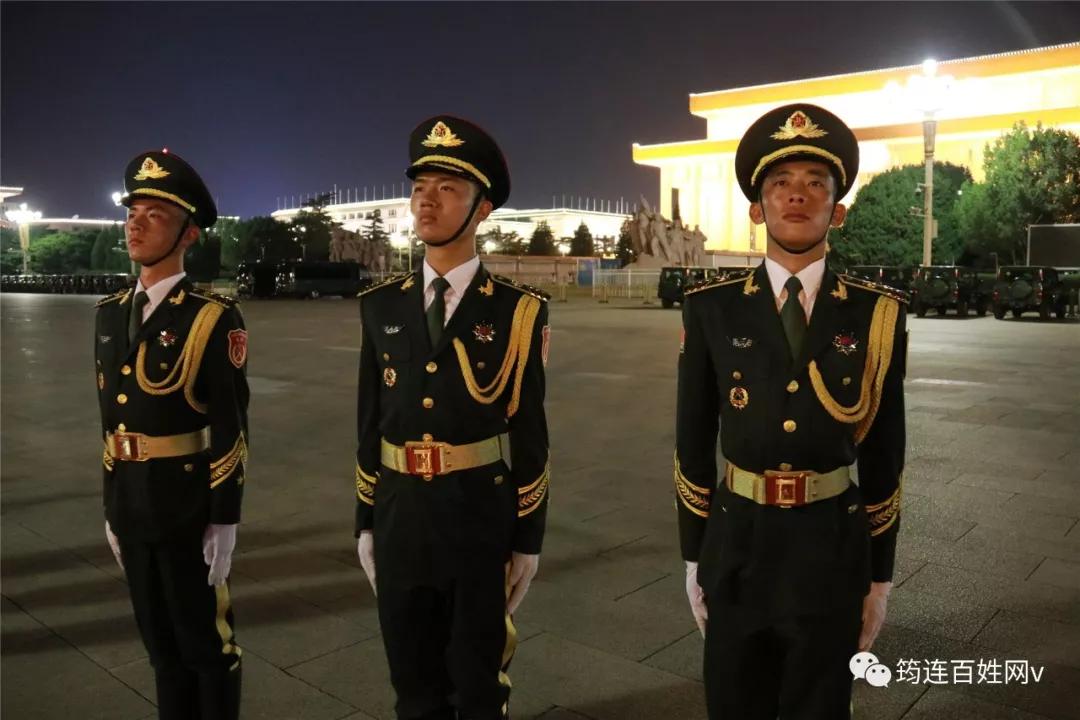 筠连骄傲这位22岁的帅小伙在国庆70周年阅兵仪式上鸣放礼炮