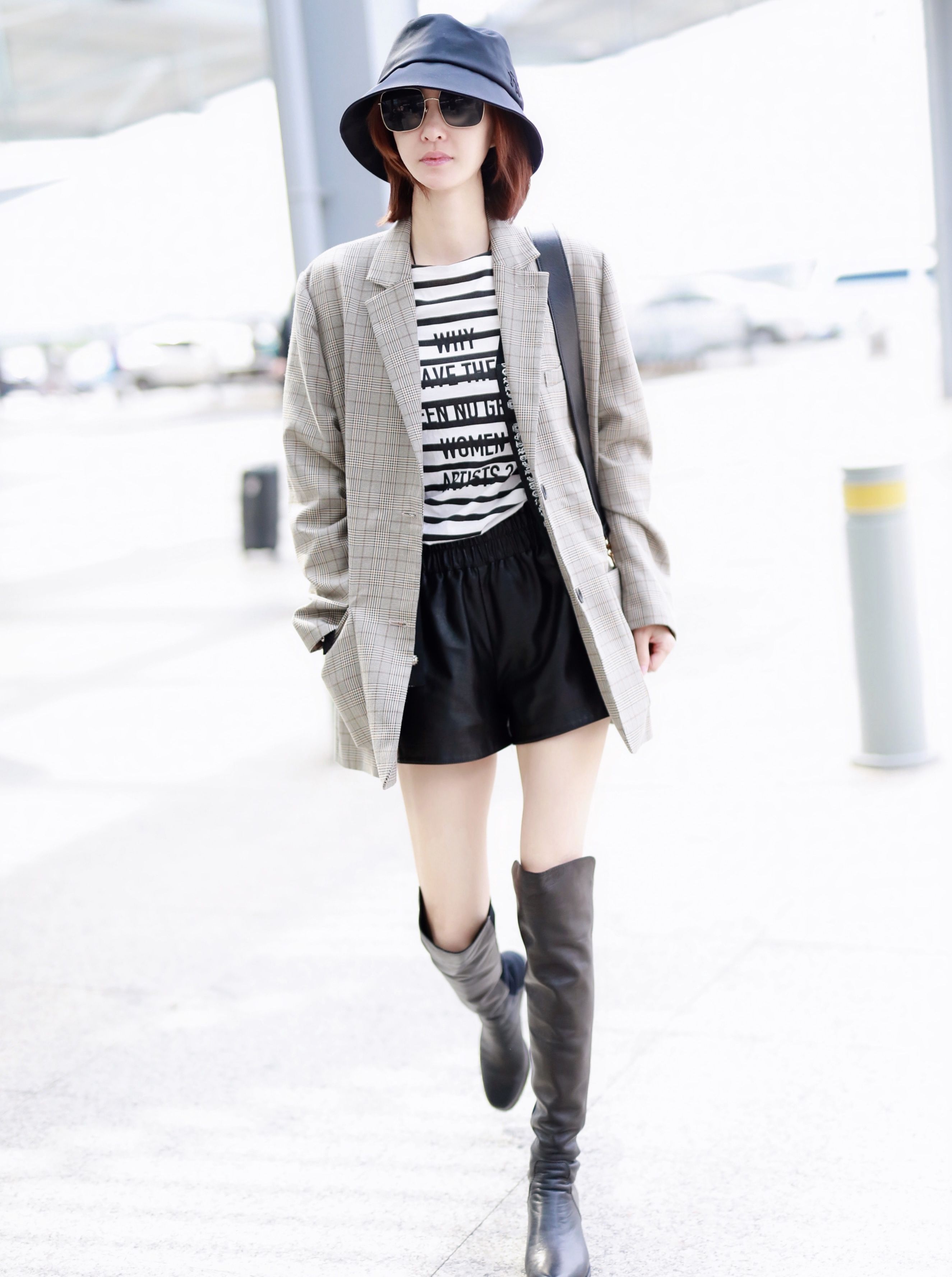 穿长靴露大腿,"素颜女神"王丽坤这次不肯低调了,妥妥的"腿精"