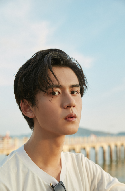 原创刘尹昊花式玩转篮球成萧敬腾音浪合伙人